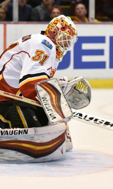 Backlund breaks tie in 3rd period, Flames beat Red Wings 3-2